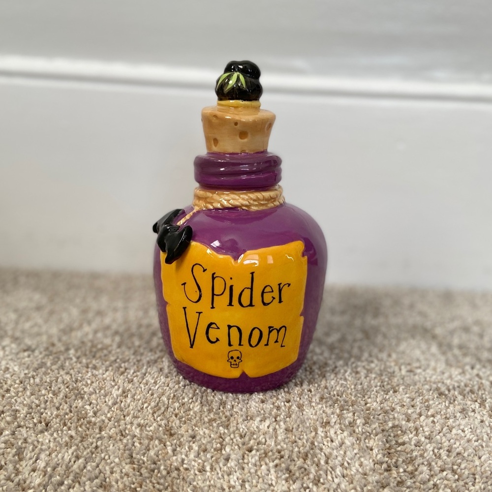 SPIDER VENOM VIAL FIGURINE